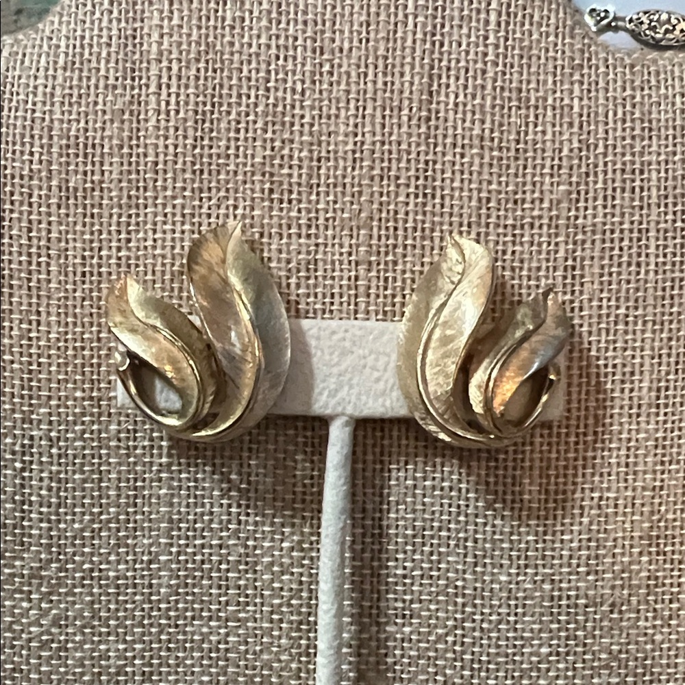 Elegant Gold Leaf Earrings